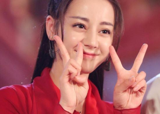 周渝民迪丽热巴娱乐爆料,甜蜜互动引粉丝热议  第2张